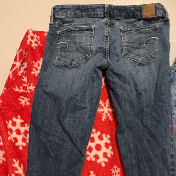 Hi i am selling my American Eagle size 6 long skinny stretch jeans barely worn. - Picture 6 of 6